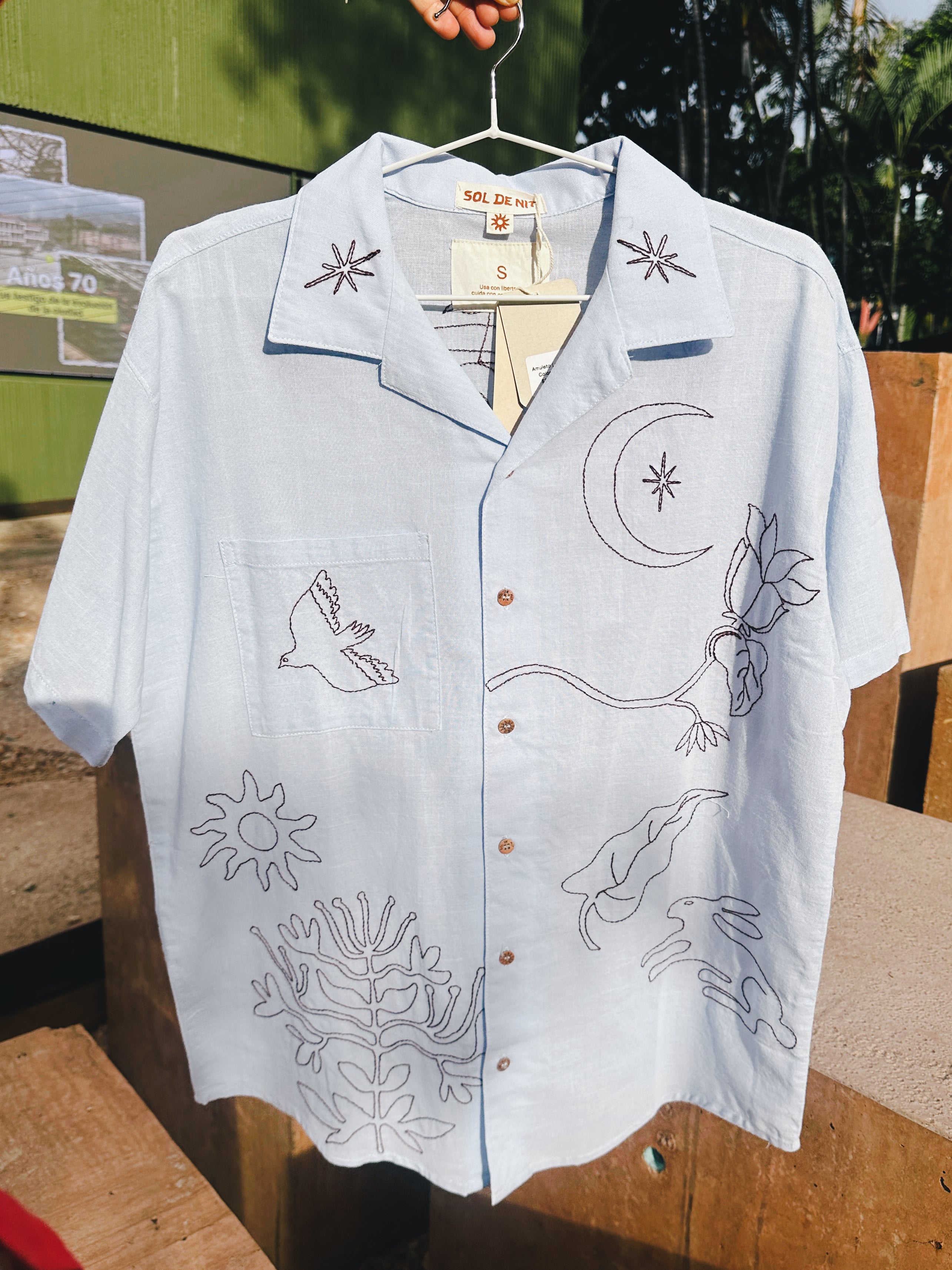 Amuleto Lucero Azul Claro · Camisa
