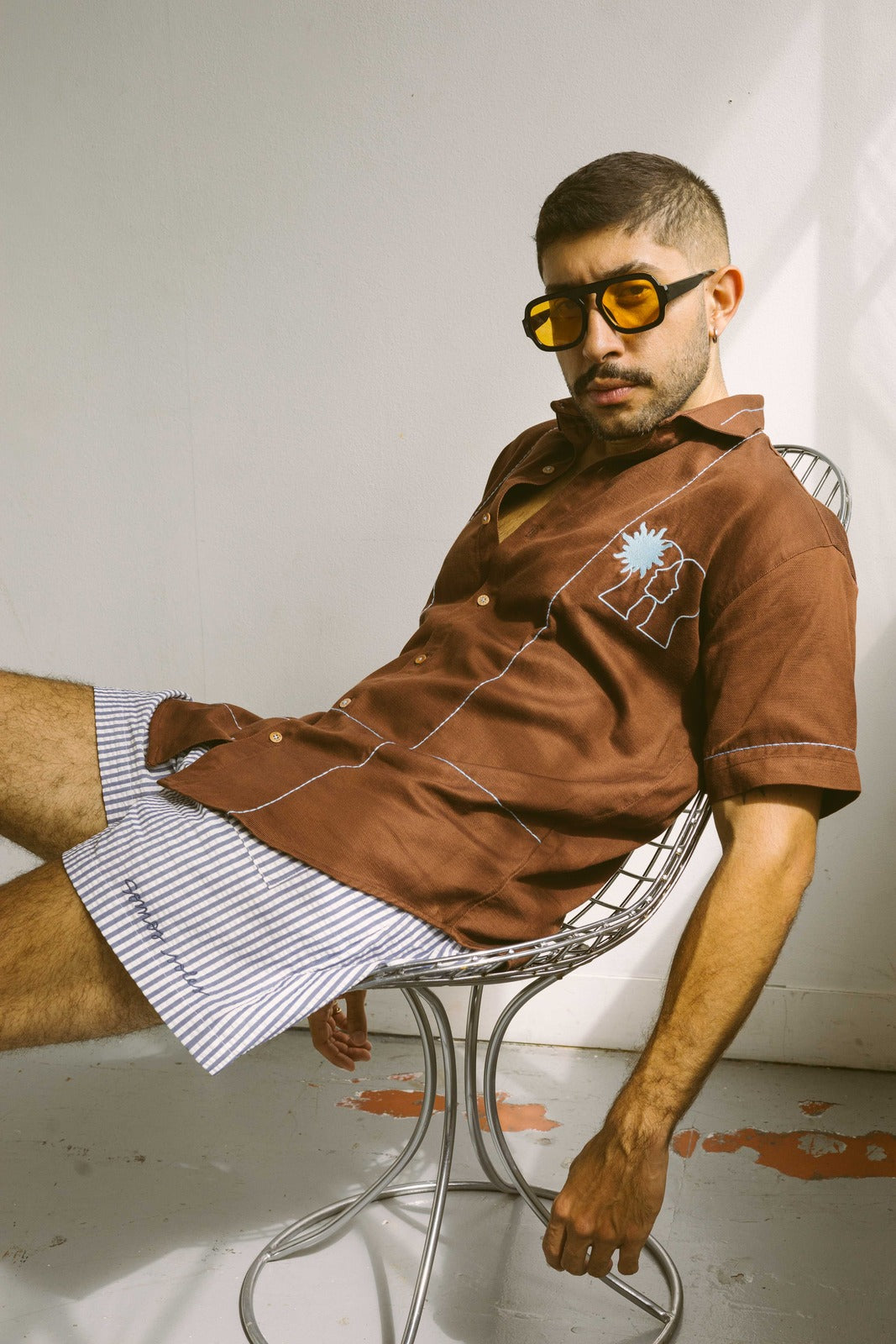 Amuleto Lunaria Chocolate · Camisa