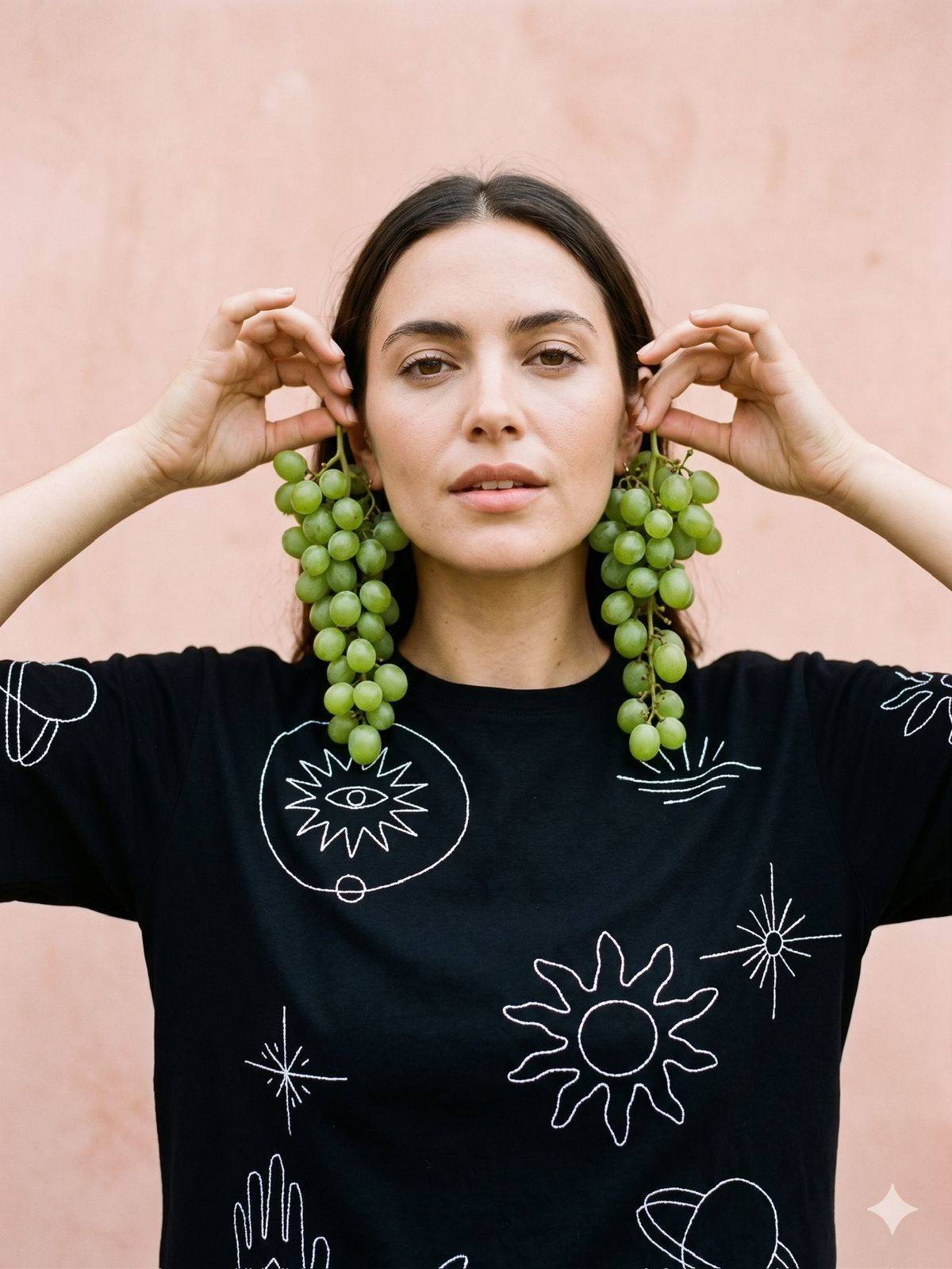 Amuleto Origenes Negro · Camiseta oversized