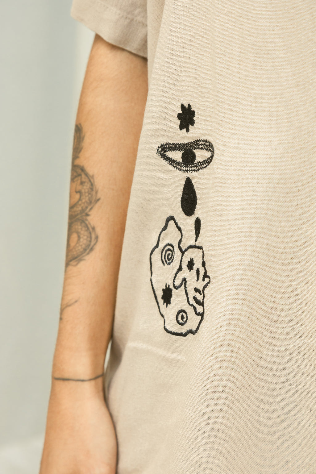 Amuleto Trascendencia Kaki · Camisa