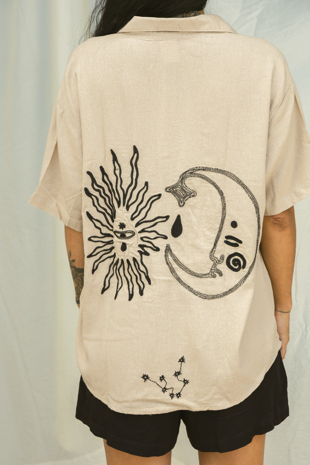 Amuleto Trascendencia Kaki · Camisa